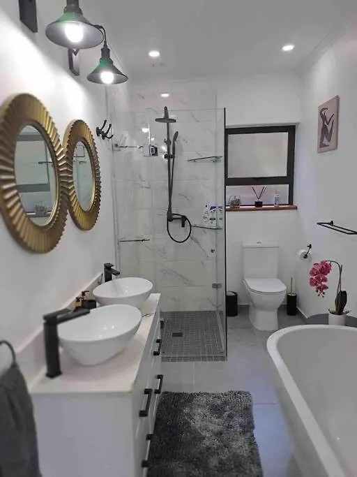Modern Mountainside Home With Ocean View - Minimal Load Shedding Cape Town Tatil Evi