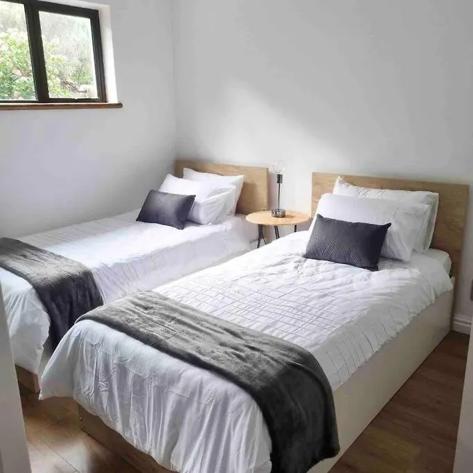 Modern Mountainside Home With Ocean View - Minimal Load Shedding Cape Town 0*,  Güney Afrika