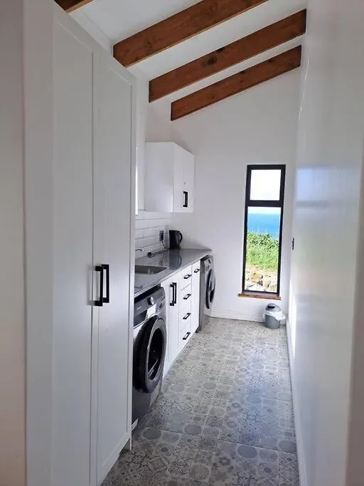 Modern Mountainside Home With Ocean View - Minimal Load Shedding Cape Town 0*,  Güney Afrika