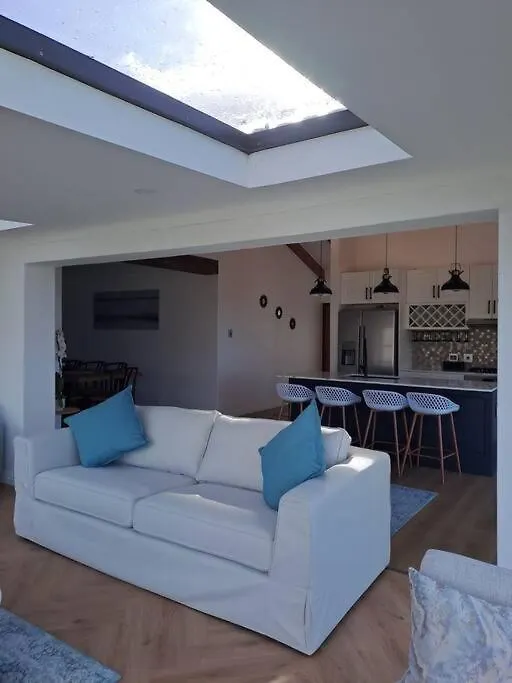 Modern Mountainside Home With Ocean View - Minimal Load Shedding Cape Town Tatil Evi