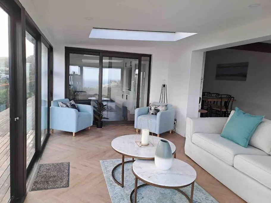 Tatil Evi Modern Mountainside Home With Ocean View - Minimal Load Shedding Cape Town