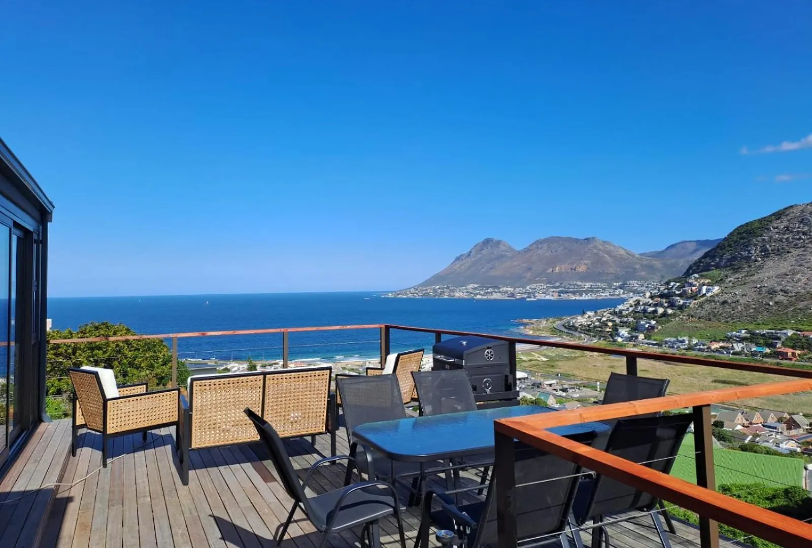 Tatil Evi Modern Mountainside Home With Ocean View - Minimal Load Shedding Cape Town