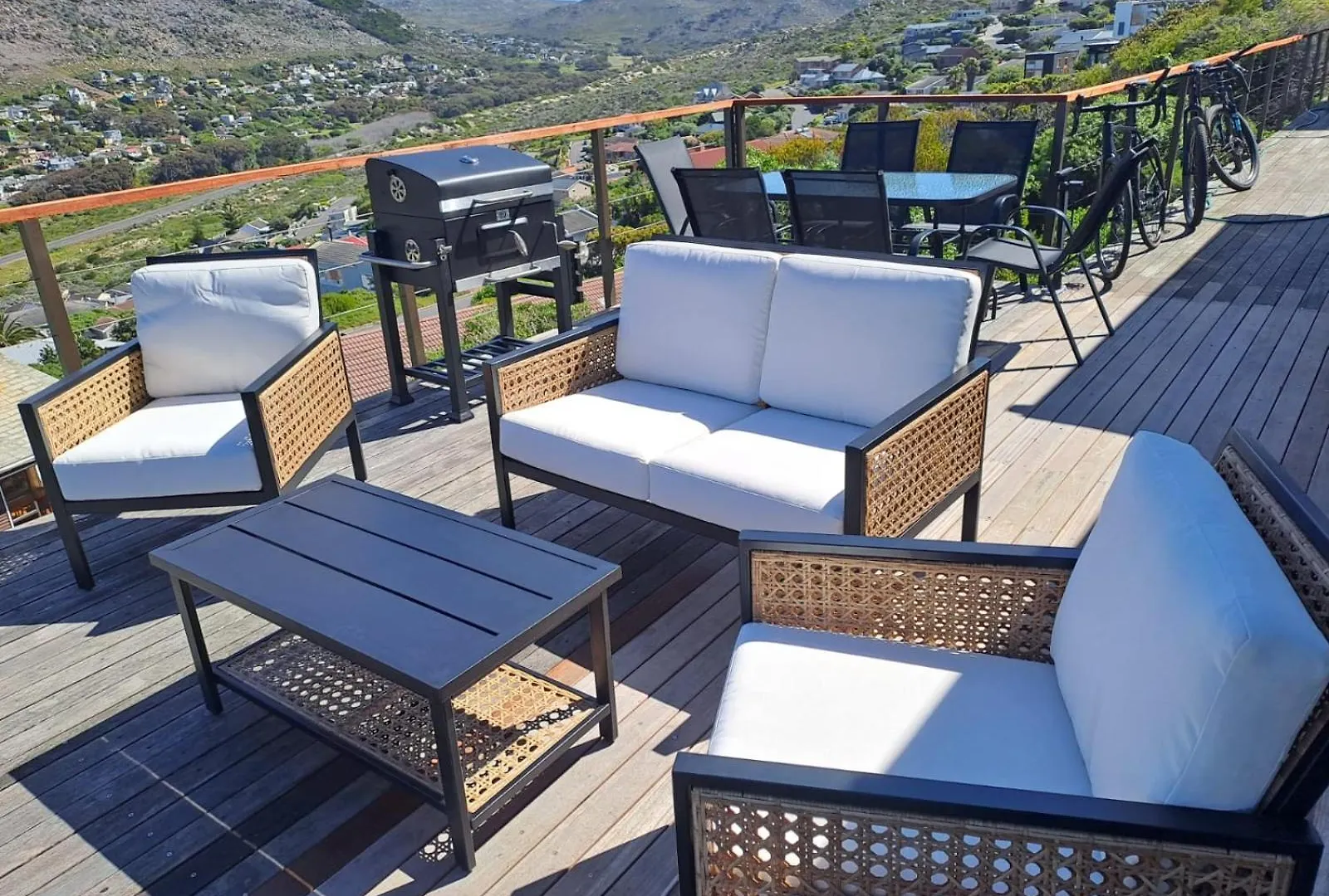 Modern Mountainside Home With Ocean View - Minimal Load Shedding Cape Town